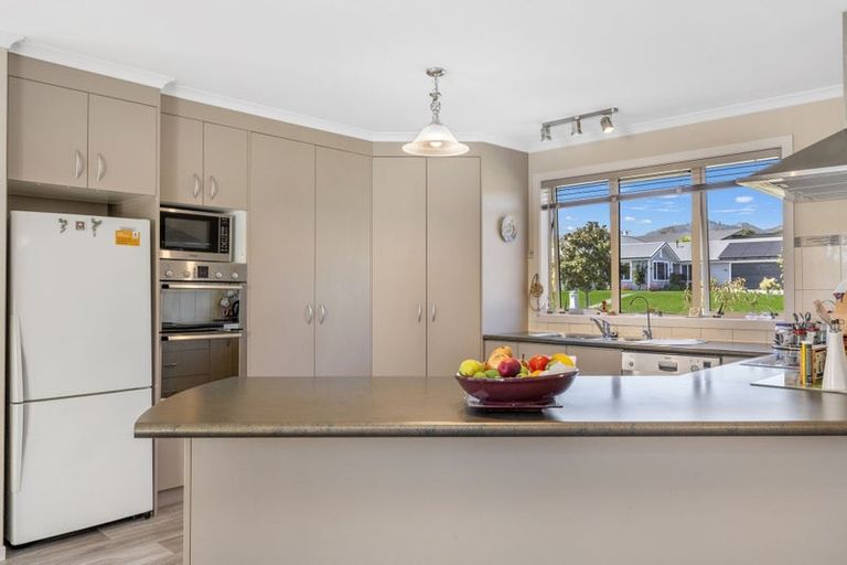 Photo of property in 9 Magnolia Rise, Waipahihi, Taupo, 3330