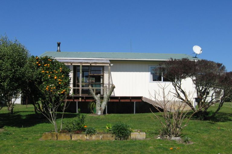 Photo of property in 10 Hicks Place, Cooks Beach, Whitianga, 3591
