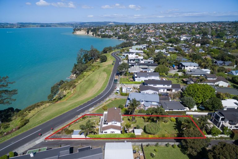 Photo of property in 58 Marine Parade, Mellons Bay, Auckland, 2014