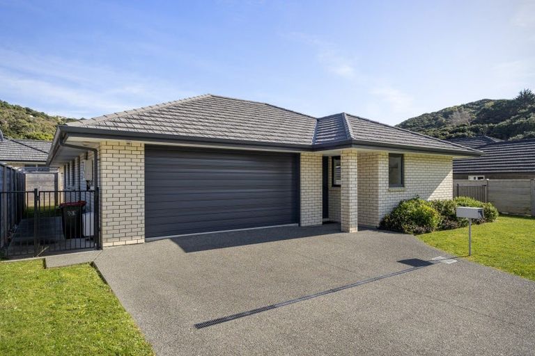 Photo of property in 16 Tradewinds Drive, Whitby, Porirua, 5024