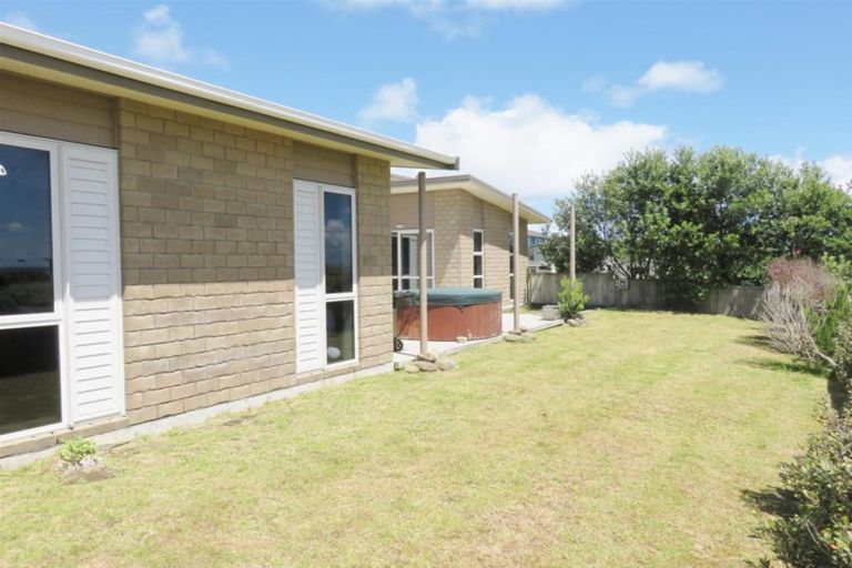 Photo of property in 1 Tua Tua Place, Baylys Beach, Dargaville, 0377