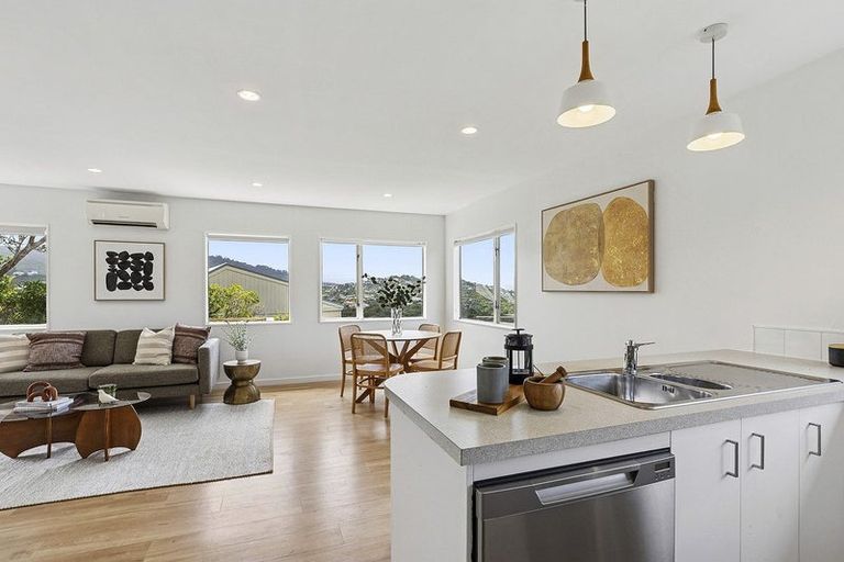 Photo of property in 35 Chartwell Drive, Crofton Downs, Wellington, 6035