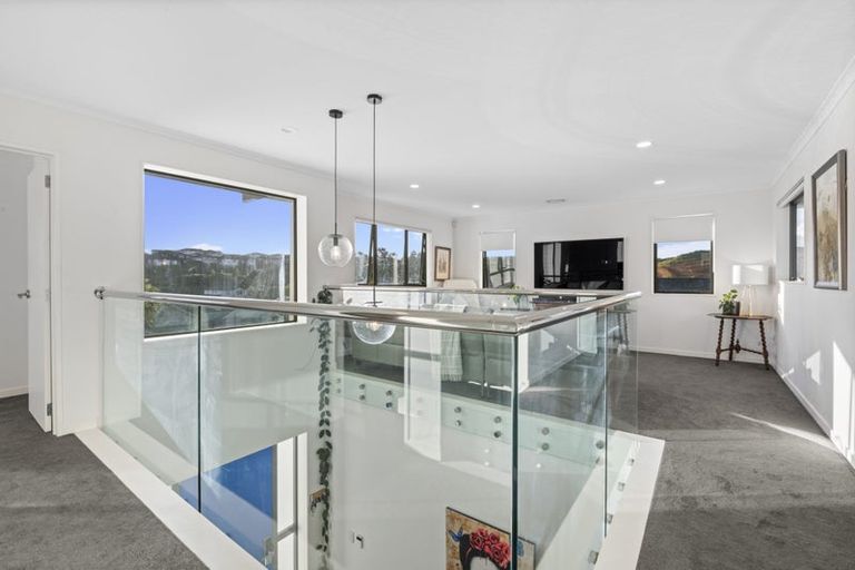 Photo of property in 16 Syd Grant Crescent, Orewa, 0931