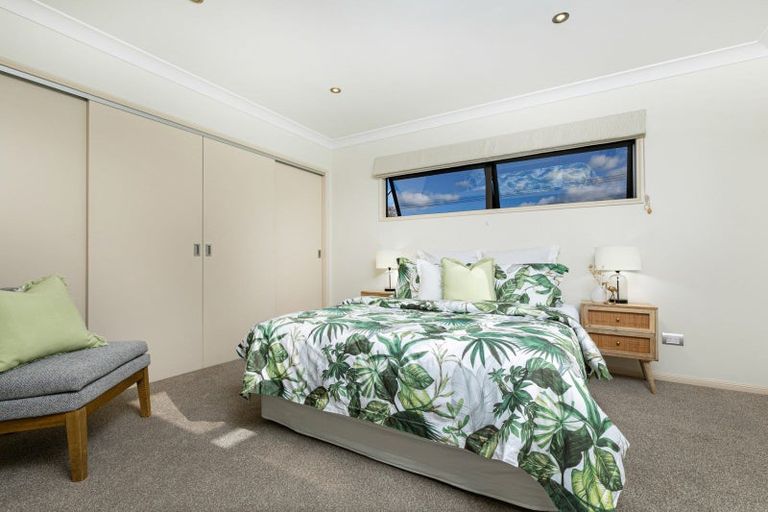 Photo of property in 135 Centreway Road, Orewa, 0931