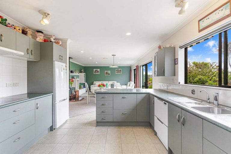 Photo of property in 4 Toledo Avenue, Henderson, Auckland, 0612