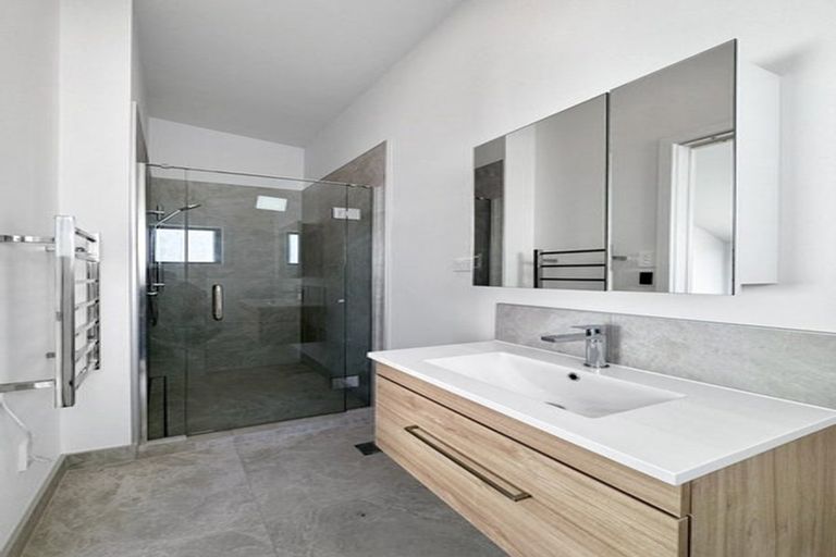 Photo of property in 4/323 Riverside Drive, Waterloo, Lower Hutt, 5011