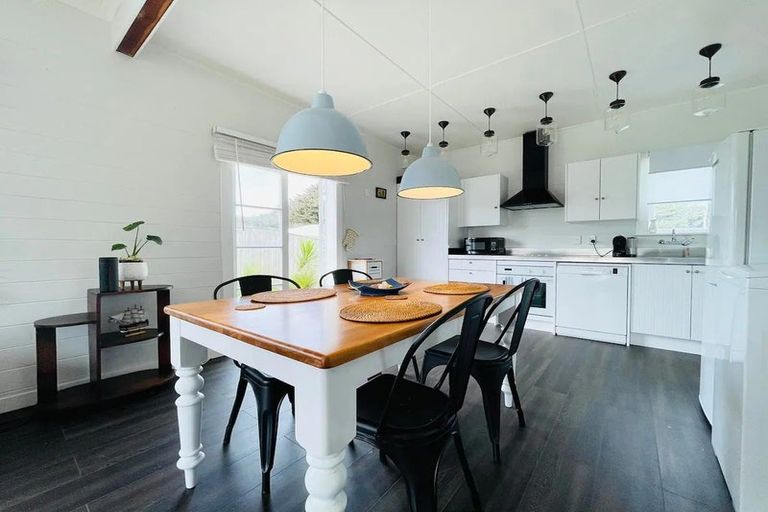 Photo of property in 6 Kapiti Lane, Otaki Beach, Otaki, 5512