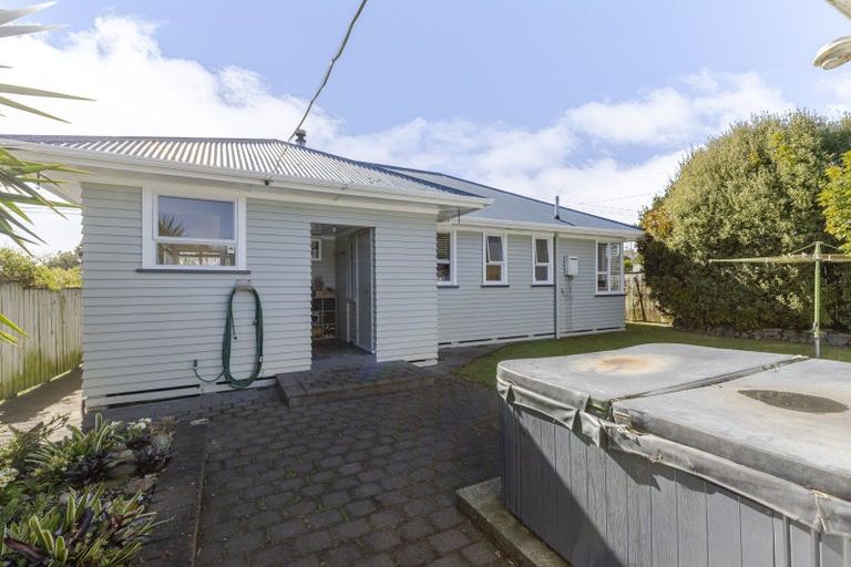 Photo of property in 14 Carthew Street, Okato, 4335
