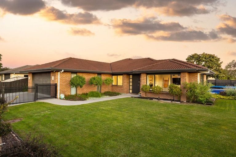 Photo of property in 28 Madison Street, Cambridge, 3434