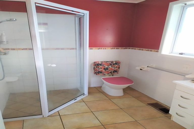 Photo of property in 5 Kendal Place, Merrilands, New Plymouth, 4312