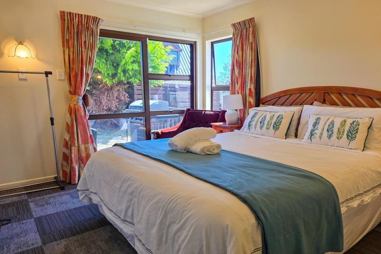 Photo of property in 1 Burnett Place, Lake Tekapo, 7999