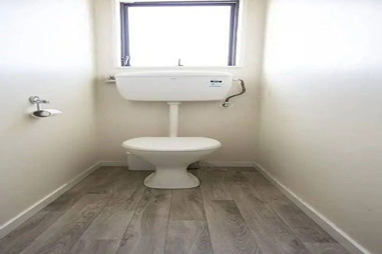 Photo of property in 2/2 Woodall Place, Totara Vale, Auckland, 0627