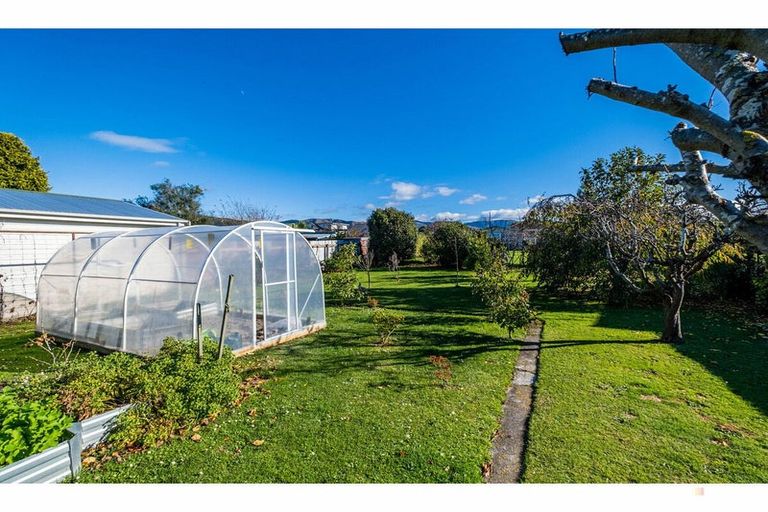 Photo of property in 56 Rhodes Street, Waimate, 7924
