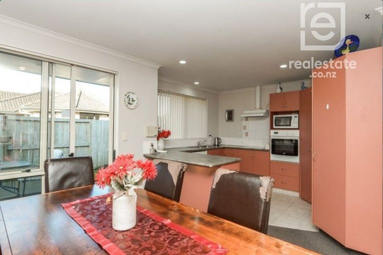 Photo of property in 17 Farnham Close, Rototuna North, Hamilton, 3210