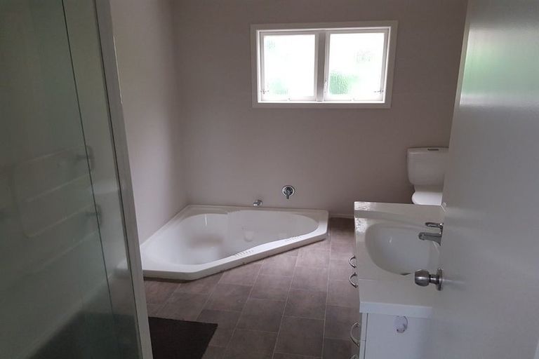 Photo of property in 39 Bayview Road, Browns Bay, Auckland, 0630