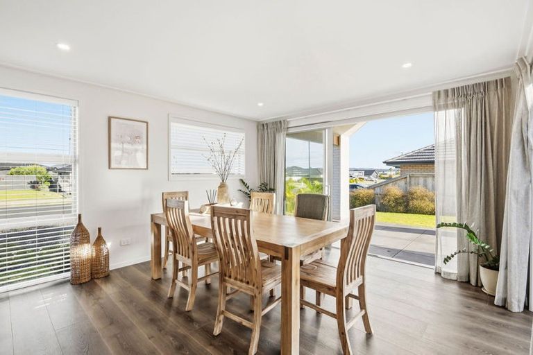 Photo of property in 1 Kaurinui Crescent, One Tree Point, 0118