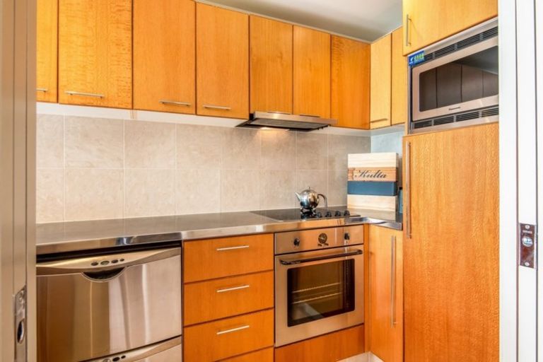 Photo of property in The Quays Apartments, 4m/99 Customs Street, Auckland Central, Auckland, 1010