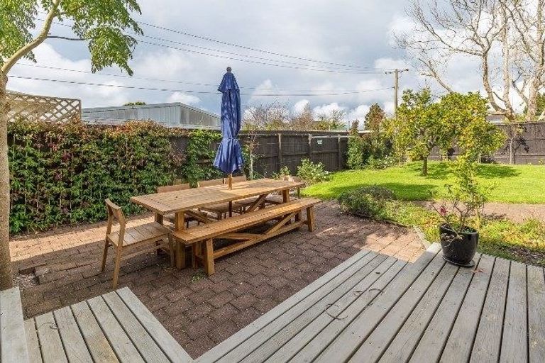 Photo of property in 177 Beach Haven Road, Beach Haven, Auckland, 0626