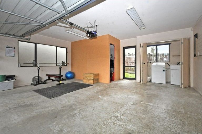 Photo of property in 51a Waimumu Road, Massey, Auckland, 0614