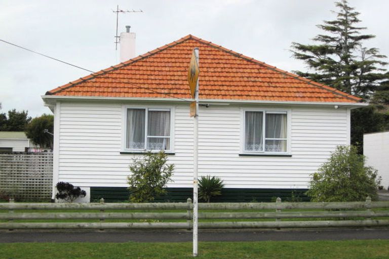 Photo of property in 11 List Street, Welbourn, New Plymouth, 4310