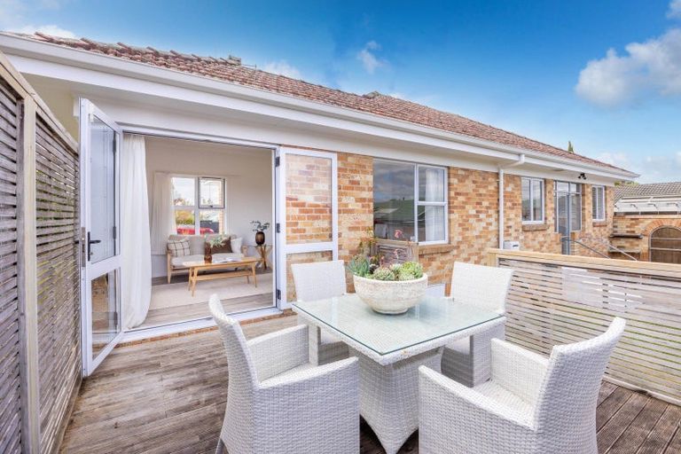 Photo of property in 22 Forest Lake Road, Forest Lake, Hamilton, 3200