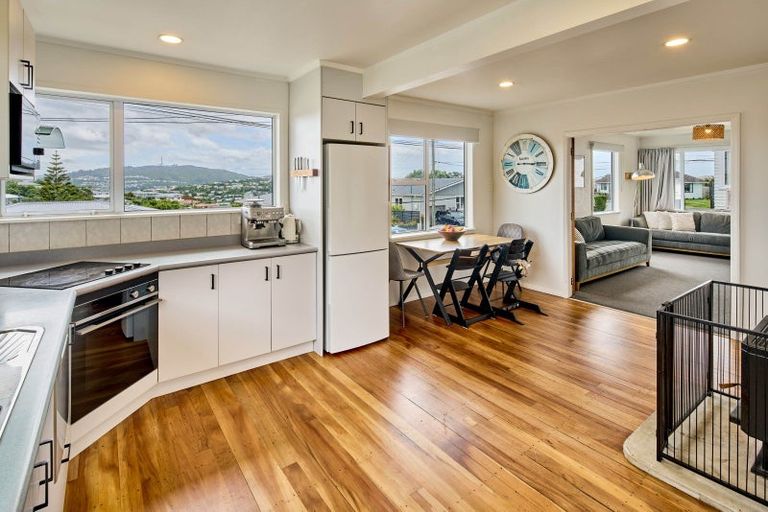 Photo of property in 20 Baylands Drive, Newlands, Wellington, 6037