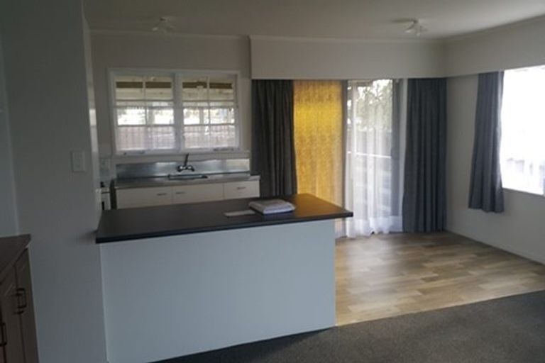 Photo of property in 13 Desford Place, Mangere, Auckland, 2022
