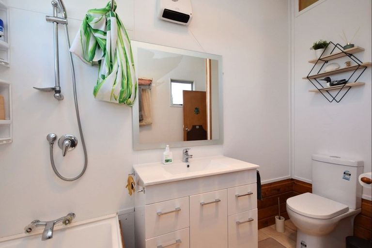 Photo of property in 111 Avon Road, Clifton, Invercargill, 9812