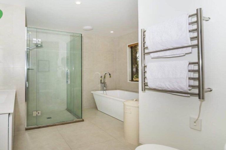 Photo of property in 6 Tree Fern Trail, Campbells Bay, Auckland, 0630