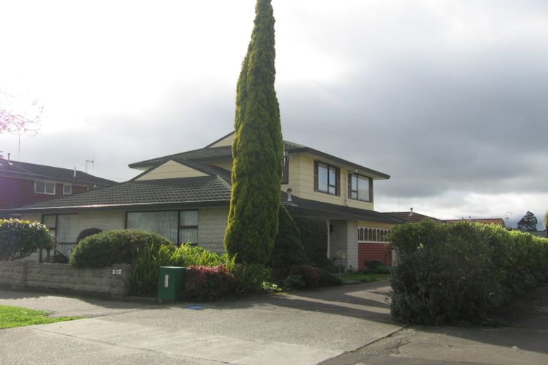 Photo of property in Charleville Court, 2/225 Ruahine Street, Roslyn, Palmerston North, 4414