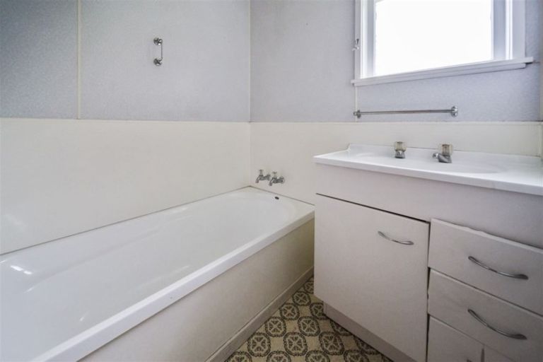 Photo of property in 47 Hussey Street, Waverley, 4510