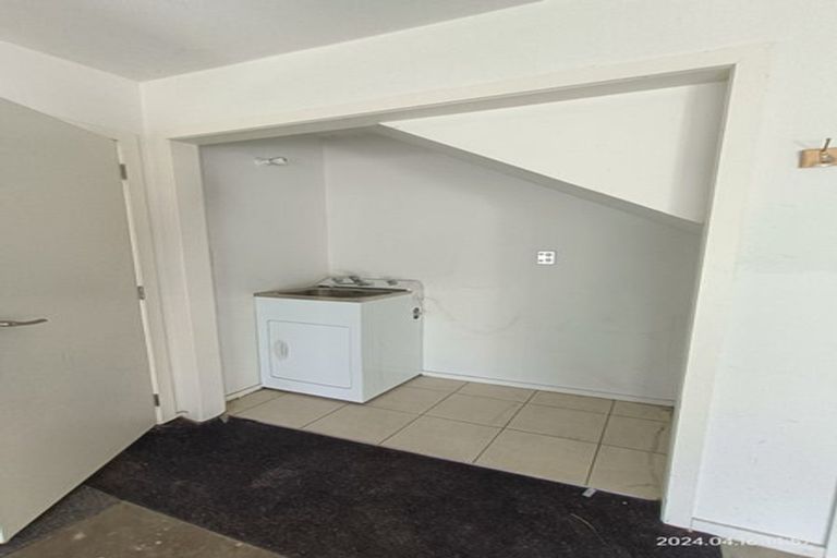 Photo of property in 17 Bordeaux Parade, Te Atatu South, Auckland, 0610