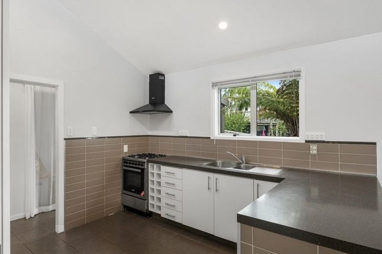 Photo of property in 21b Brian Crescent, Stanmore Bay, Whangaparaoa, 0932