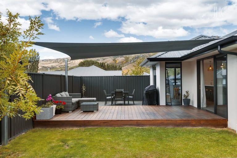 Photo of property in 10 Searle Drive, Cromwell, 9310