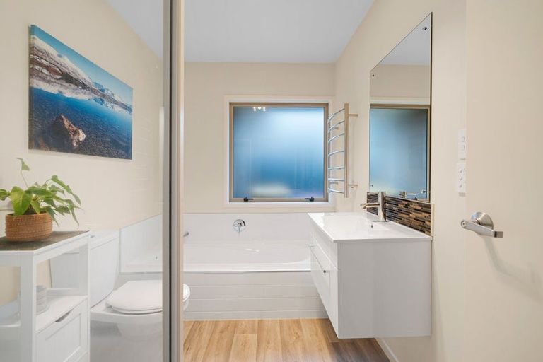 Photo of property in 15 Koareare Avenue, Halswell, Christchurch, 8025