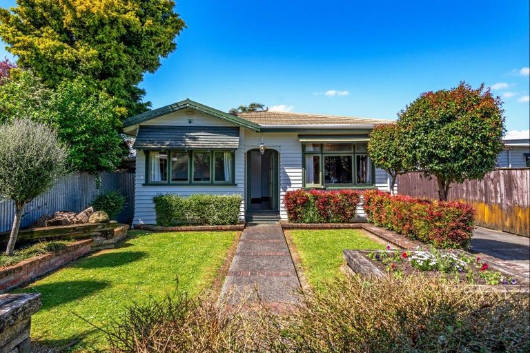 Photo of property in 27 Thomson Street, West End, Palmerston North, 4412