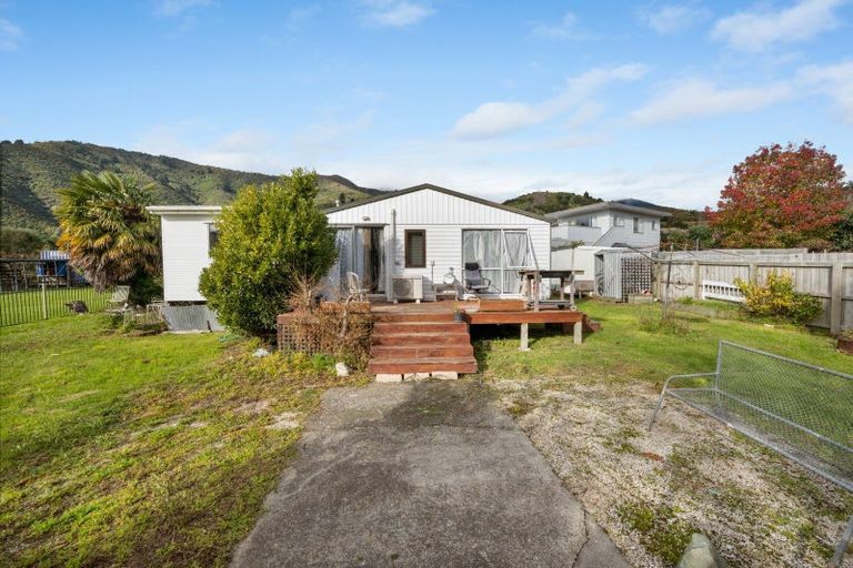 Photo of property in 25a Moana View Road, Waikawa, Picton, 7220