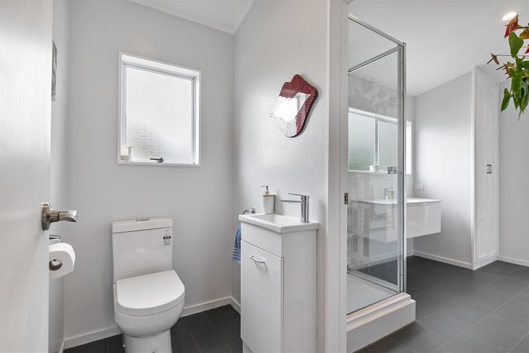 Photo of property in 164 Glendhu Road, Bayview, Auckland, 0629