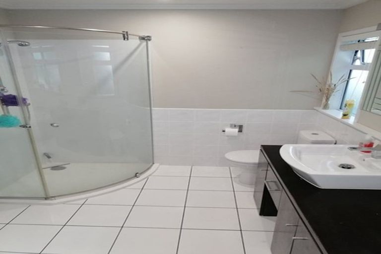 Photo of property in 32 Davis Grove, Wainuiomata, Lower Hutt, 5014