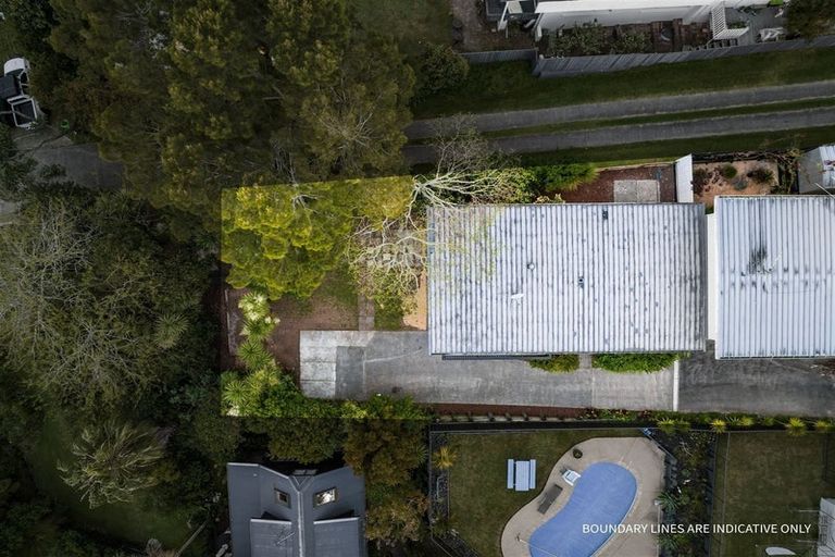 Photo of property in 2/18 Sealy Road, Torbay, Auckland, 0630