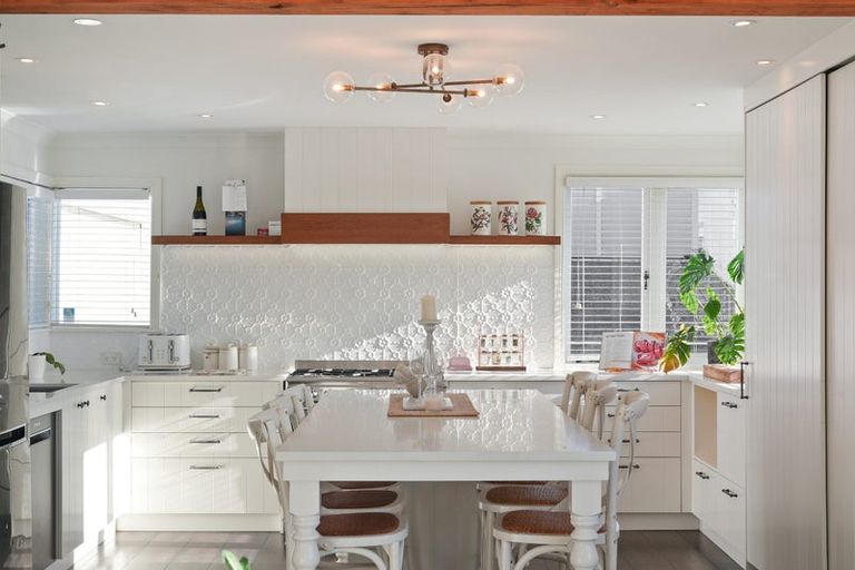 Photo of property in 1047 Whangaparaoa Road, Tindalls Beach, Whangaparaoa, 0930