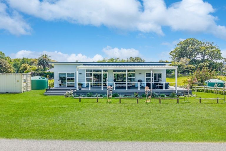 Photo of property in 4 Pinedale Crescent, Riversdale Beach, Masterton, 5872