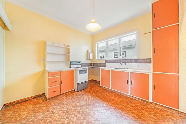 Photo of property in 13 Pirie Crescent, Moera, Lower Hutt, 5010