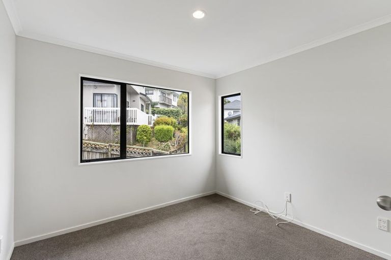 Photo of property in 2/14 Mossop Rise, Glenfield, Auckland, 0629