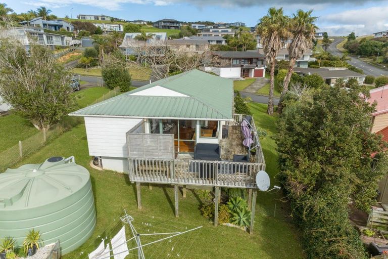Photo of property in 2 Dudley Crescent, Cable Bay, 0420