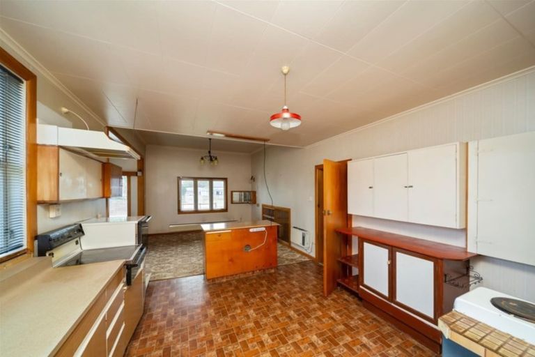 Photo of property in 27 Gloag Street, Waverley, 4510