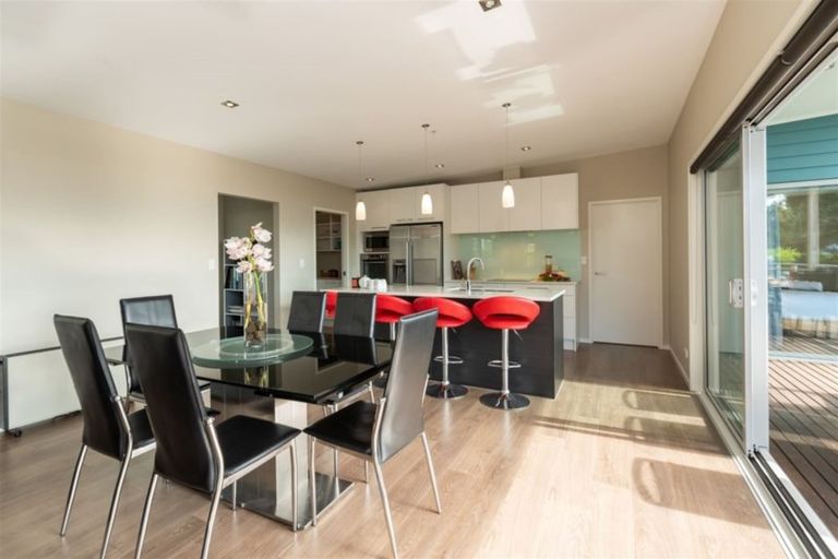 Photo of property in 11 Robertson Street, Russell, 0202