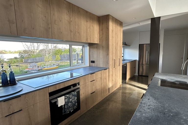 Photo of property in 18 Macbeth Court, Milford, Auckland, 0620