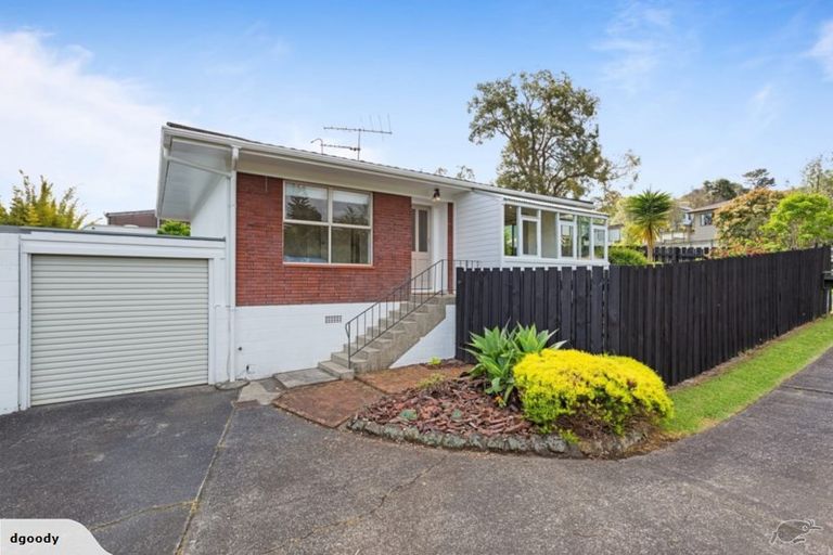 Photo of property in 1/3 Tallington Crescent, Torbay, Auckland, 0630