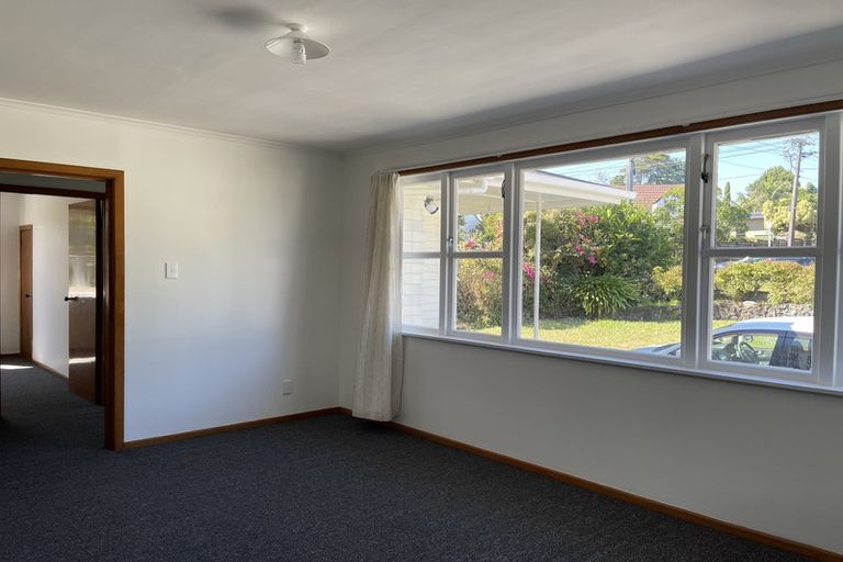 Photo of property in 15 Cliff View Drive, Green Bay, Auckland, 0604